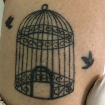 clinica-ingrid-mota-brasilia-remoção-tatuagem-micropigmentação-gaiola-coxa